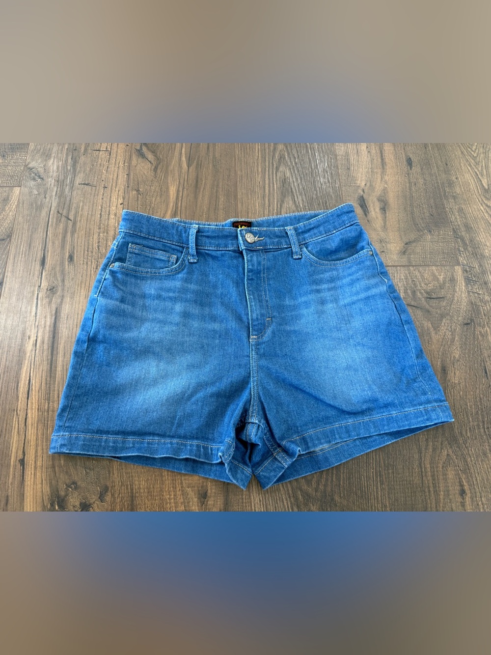 Lee Denim Shorts Mid Rise Stretch Blue Size 14 Medium Wash